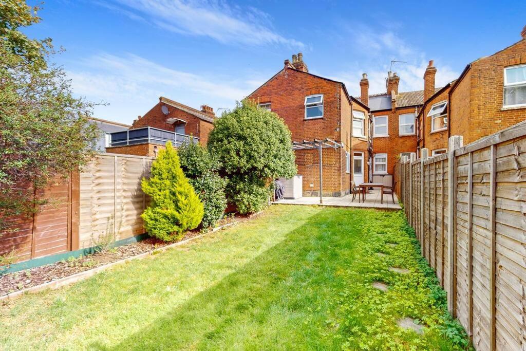 Spacious 2Bd Apartment Cricklewood 런던 외부 사진