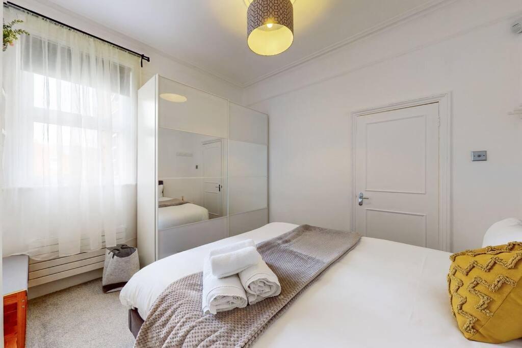 Spacious 2Bd Apartment Cricklewood 런던 외부 사진