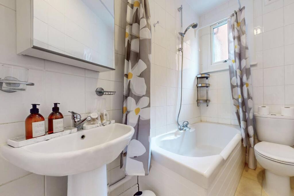 Spacious 2Bd Apartment Cricklewood 런던 외부 사진